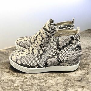 Steve MaddenSnakeskin Pattern Women's Ankle wedged Boots